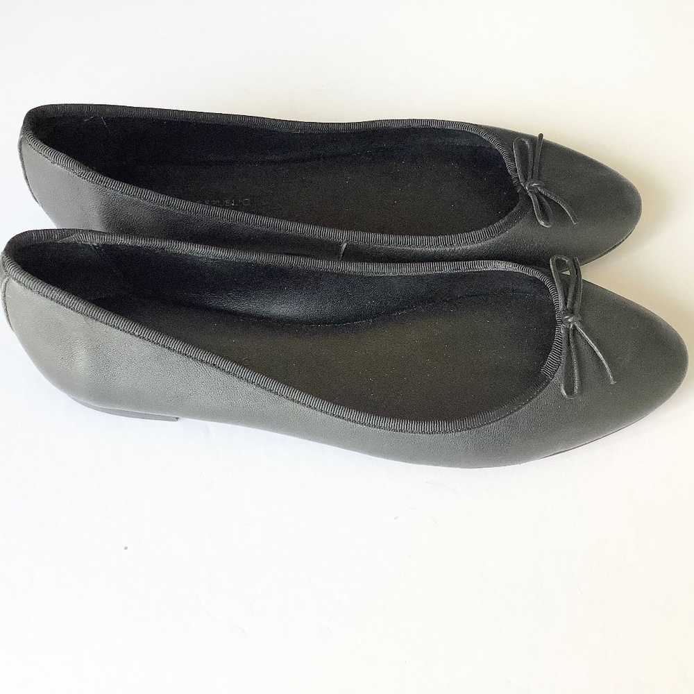 Banana Republic black Robin flats size 9